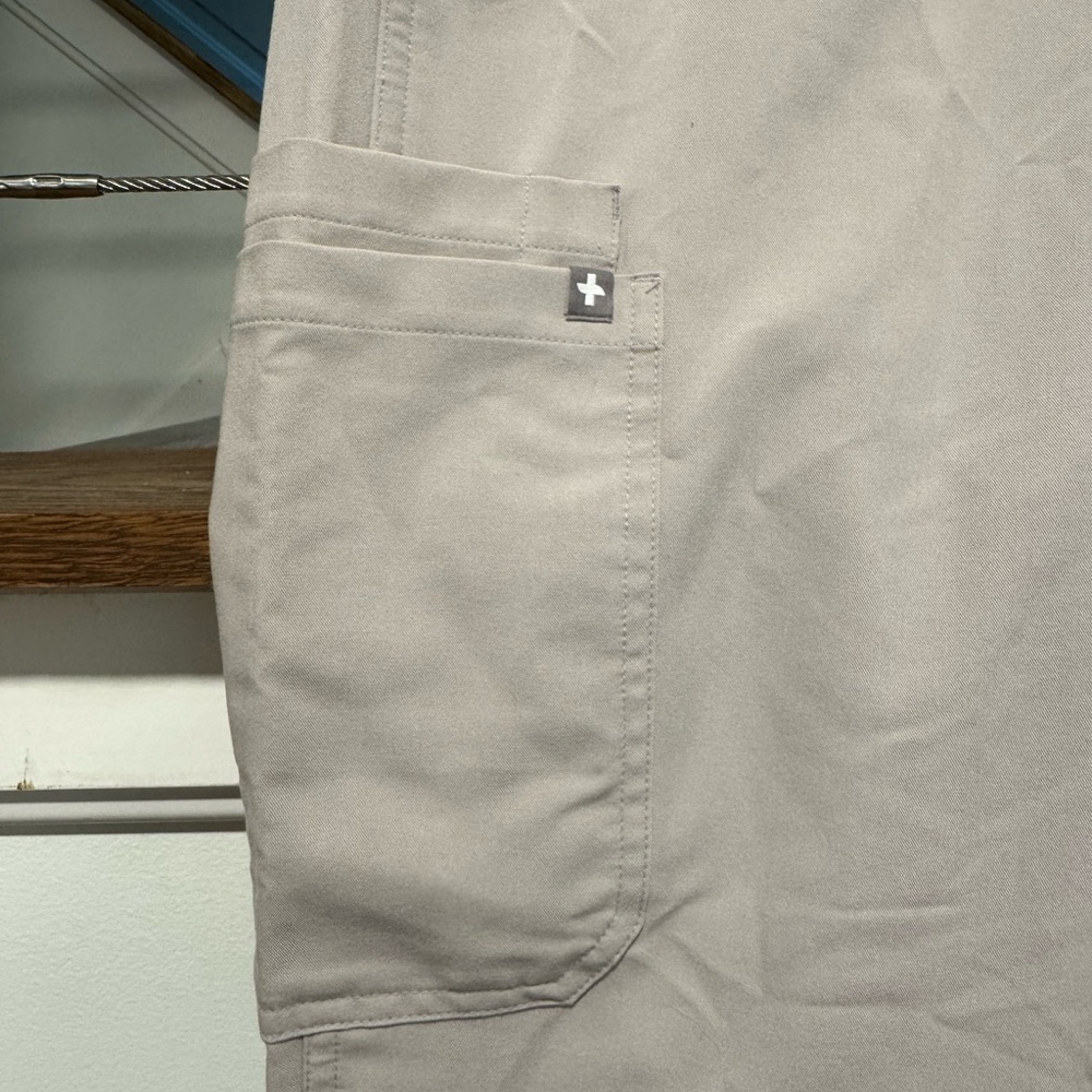 Figs Kade women’s scrub pants with Neon Drawstring small - Picture 2 of 9